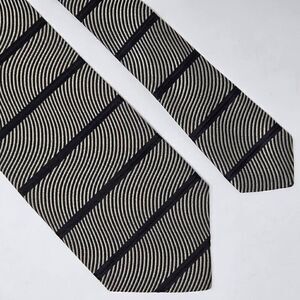 CIRO CITTERIO SILK TIE WHITE BLACK TEXTURED STRIPE LUXURY 3.75" X 58" READ